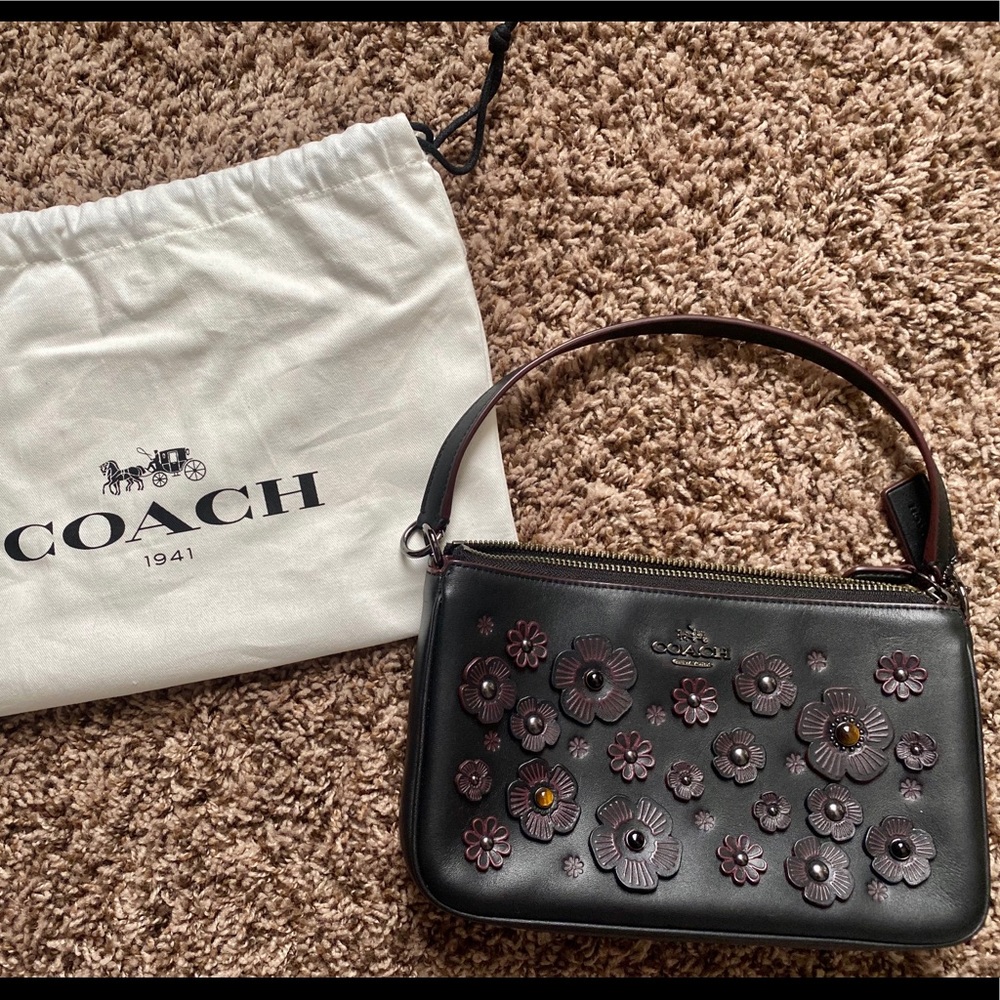 ❣️ SOLD ❣️ Coach Willow Floral Nolita 24